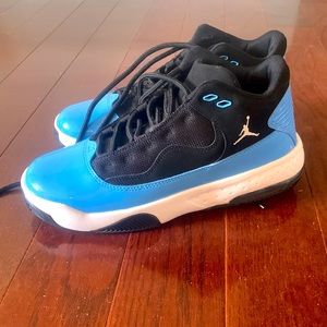 Air Jordan Max Aura 2 University Blue